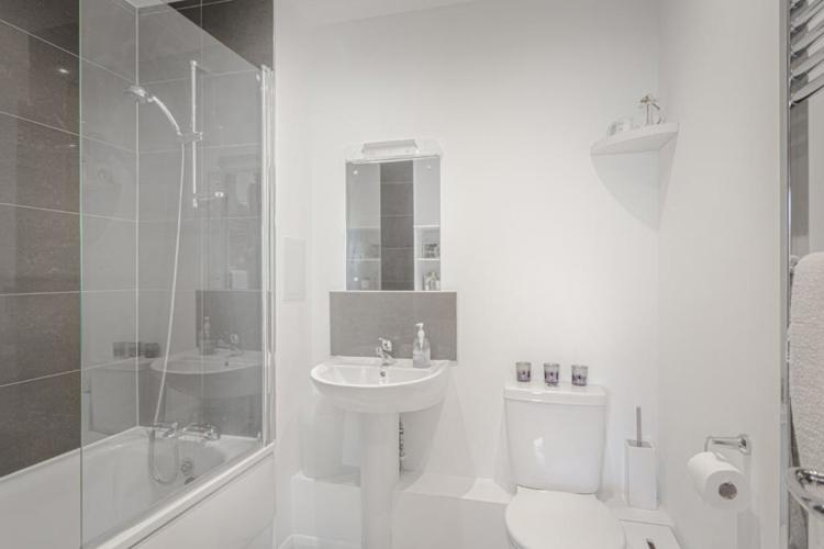 En Suite 1