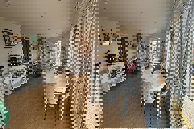 1000018696