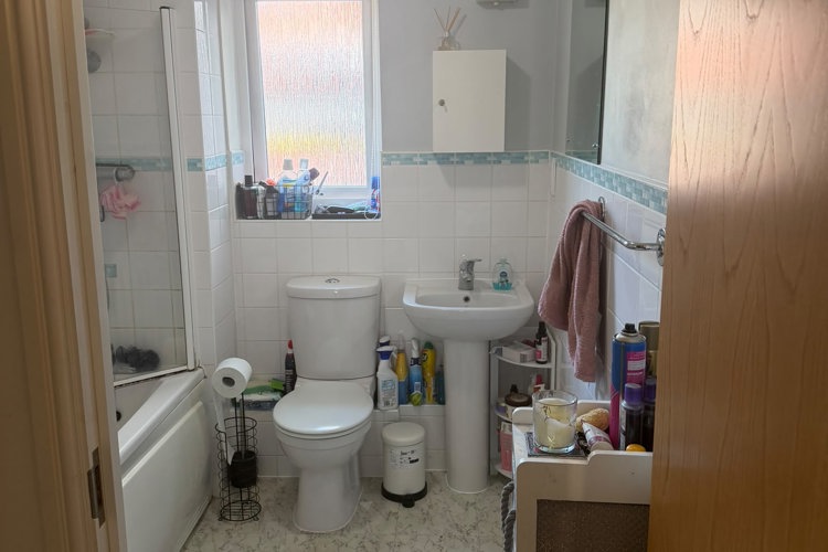 Bathroom 1 (1)