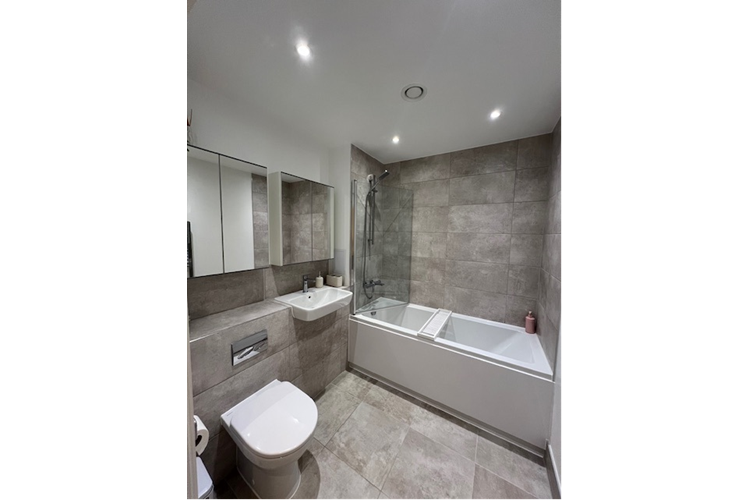 bathroom 8 SIr John Cohen Court