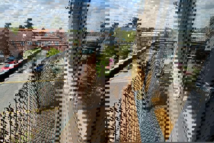 1000018717