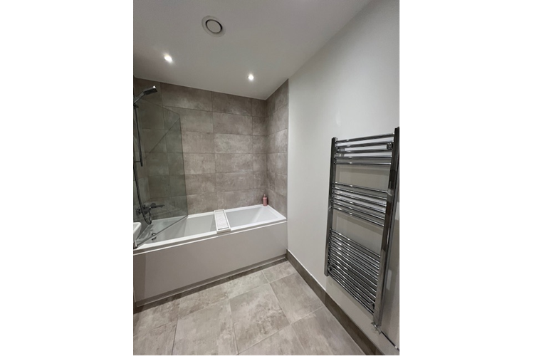 bathroom1 8 SIr John Cohen Court