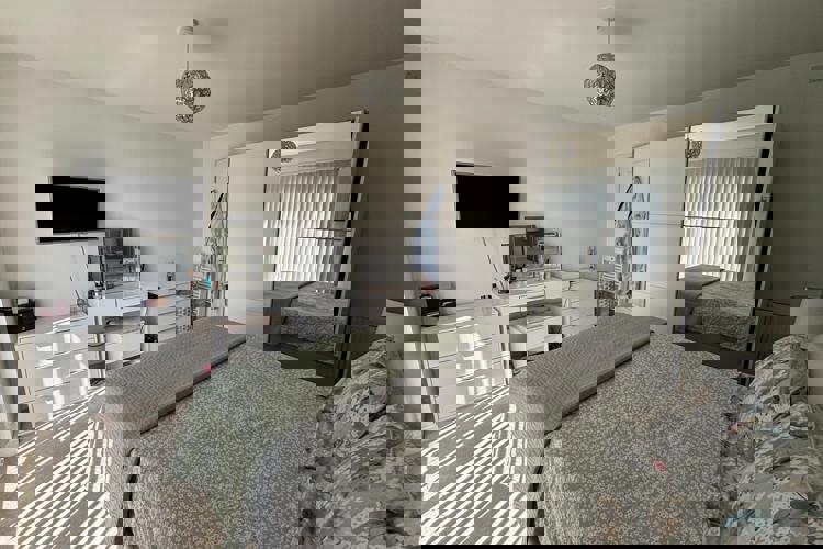 1000018729
