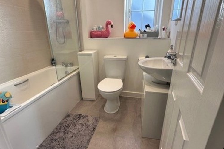 Main Bathroom Oak Drive