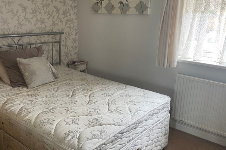 Bedroom 1 (2)