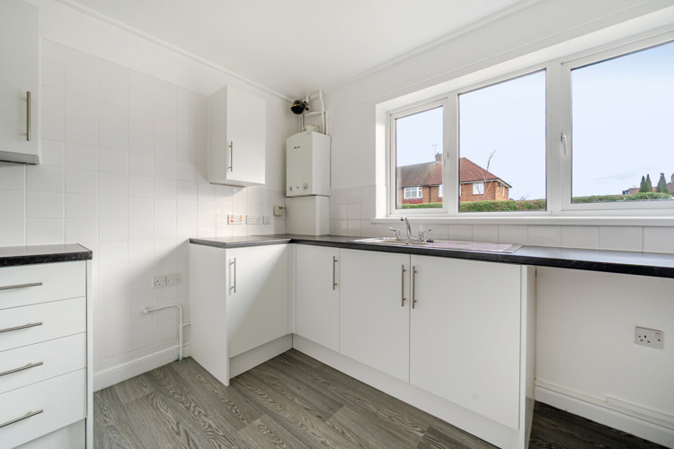 1376169 5 690B2a2404e7d