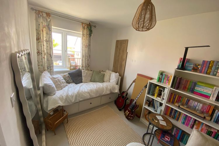 Bedroom 2 (2)