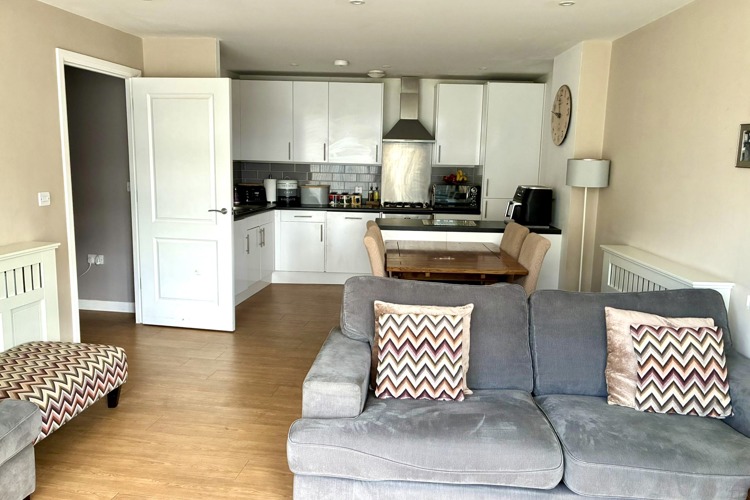 81B005e4 7D72 49A2 8D39 85781413Bdb0