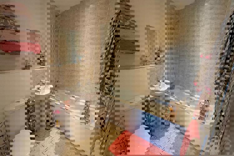 1000018702