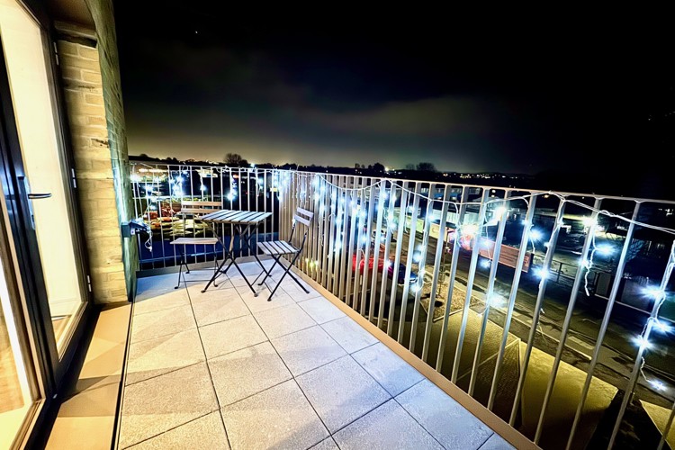 16 Balcony